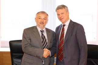 Hungary MOL, Magyar Telekom sign strategic co-operation deal