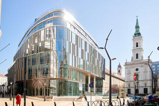 Signature, IWG’s flagship flexible workspace brand arrives at Budapest’s iconic Szervita Square Building to meet the surge in demand for hybrid work solutions