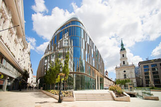 Szervita Square Building. A New Retail Hub in Downtown Budapest