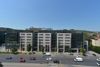 MOM Park MFC irodák