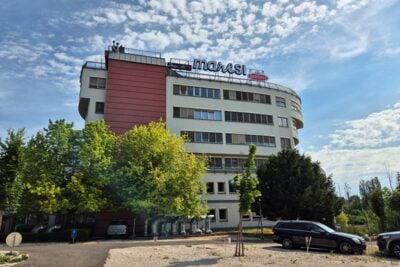 YACHT Irodaház