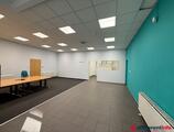 Offices to let in 1135. 3-as metró közelében Lomb utcában B kategóriás irodaházban  utcai bejáratú üzlet irodának is kiadó