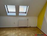Offices to let in III. Seregély utcában belső 2 szintes önálló iroda kiadó
