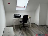 Offices to let in III. Seregély utcában belső 2 szintes önálló iroda kiadó