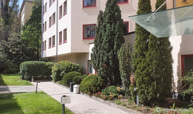 Offices to let in Alkotás Center