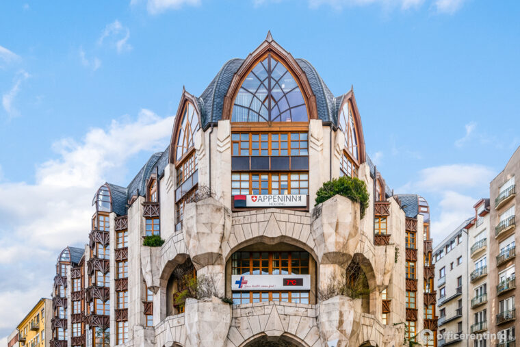 Offices to let in Hattyú Ház