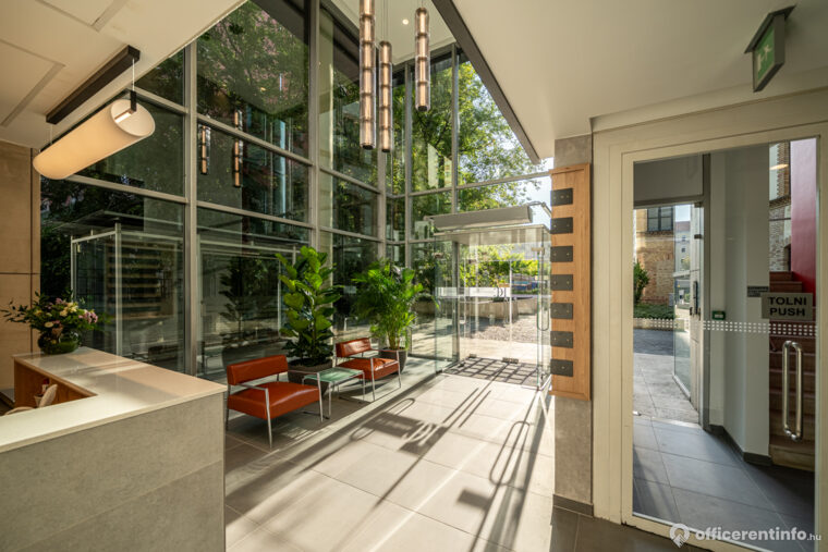 Offices to let in Honvéd Center