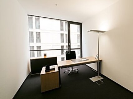 Offices to let in All inclusive rugalmas munkavégzési lehetőségek a Regus First Siteban