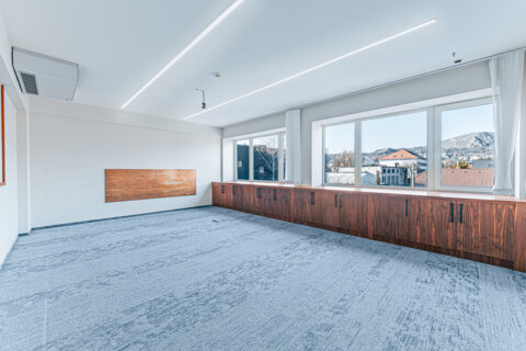 Offices to let in Korzo by Alfa Irodaház