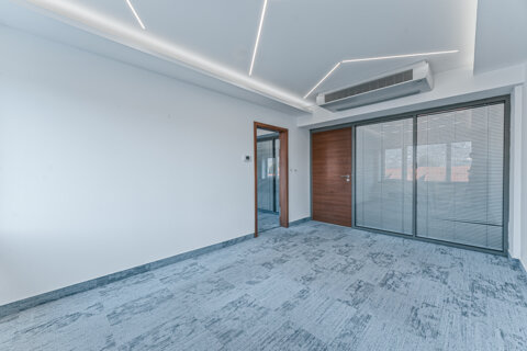 Offices to let in Korzo by Alfa Irodaház