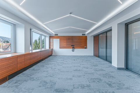 Offices to let in Korzo by Alfa Irodaház