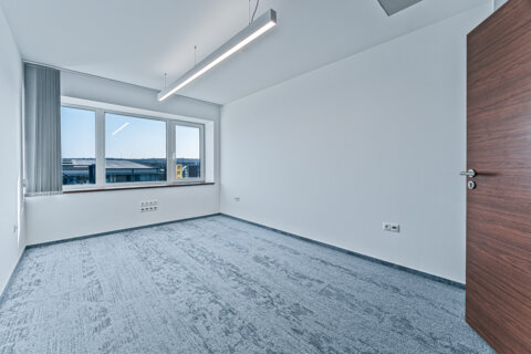 Offices to let in Korzo by Alfa Irodaház