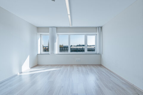 Offices to let in Korzo by Alfa Irodaház