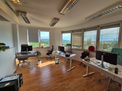 Offices to let in YACHT Office Building