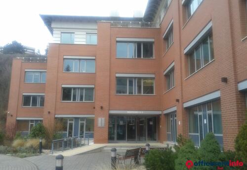 épület utcai frontja