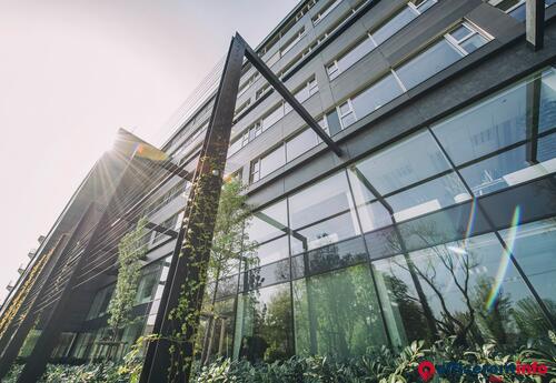 Offices to let in Green House