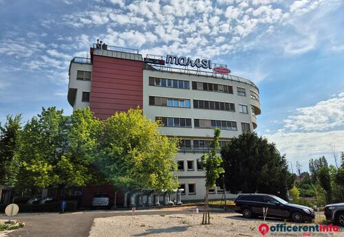 Offices to let in YACHT Irodaház