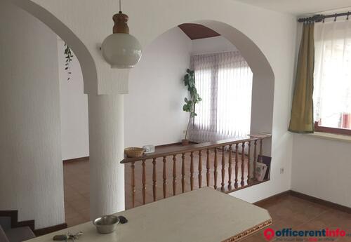 Offices to let in Kiadó  II. Vihorlát utcában lévő 245 nm –es önálló családi ház irodának
