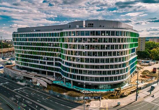 Alakítható szolgáltató irodák a Regus Budapest Oneban