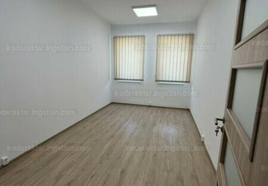 Kis méretű irodák kiadók 16. kerület Szabadföldi út végénél és Kistarcsa határánál közvetlenül M0 autópálya mellett