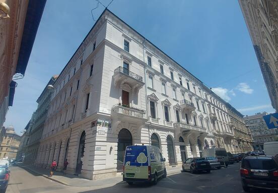 Kiadó  V.  Báthory utcában  168 m²-es, teljes körűen felújított, ingatlan.