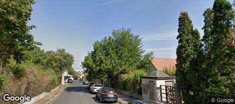Street View: Bécsi út elején,  IGÉNYES irodabútorral berendezett iroda kiadó