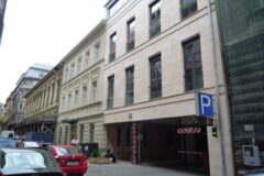 Offices to let in Uniqa First Site Irodaház
