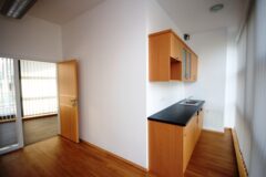Offices to let in M66  Irodaház