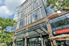 Offices to let in East-West Business Center