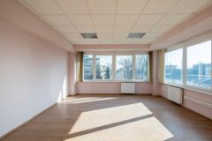 Offices to let in Start Irodaház