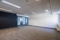Offices to let in Mozaik Irodaház