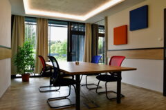 Csévi Flexi Offices – tárgyaló terasz kapcsolattal, 8 fő részére