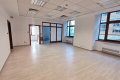 Offices to let in D33 Business Center