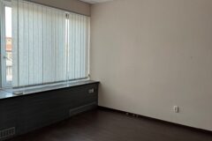 Offices to let in Pannóni utcánál iroda bérelhető.