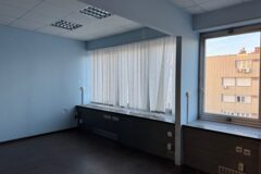Offices to let in Pannóni utcánál iroda bérelhető.