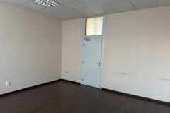 Offices to let in Pannóni utcánál iroda bérelhető.