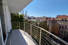 Offices to let in Bakáts Center