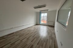 Offices to let in Laktanya irodaház