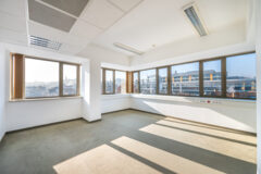 Offices to let in Medve Corner Irodaház