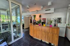 Offices to let in YACHT Office Building