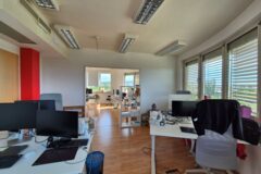 Offices to let in YACHT Office Building
