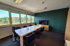 Offices to let in YACHT Office Building