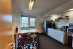 Offices to let in YACHT Office Building