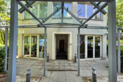 Offices to let in YACHT Office Building
