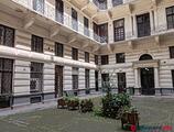 Offices to let in Sum András