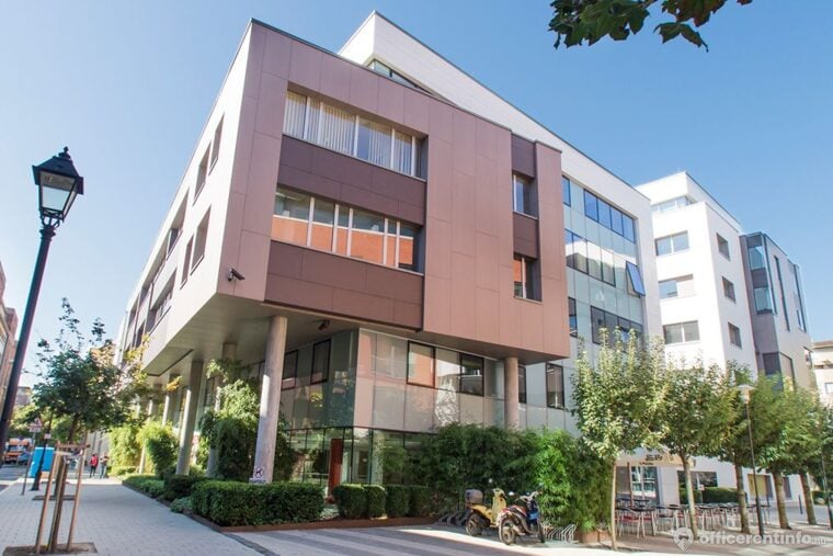 Offices to let in Residence I