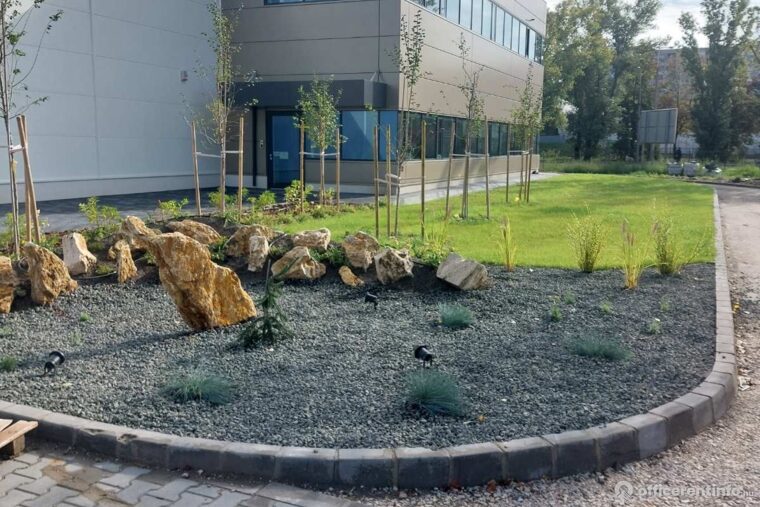 Offices to let in Bojtár 80