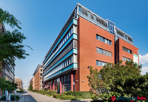 Offices to let in Infopark Building B