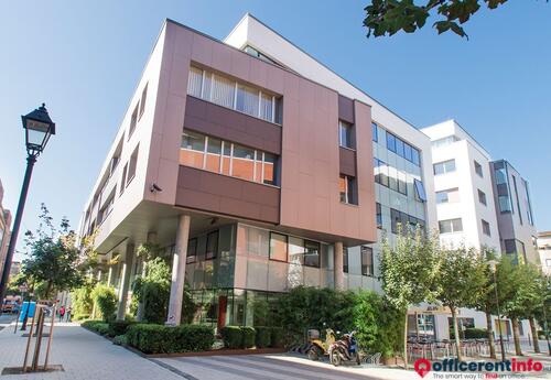 Offices to let in Residence I