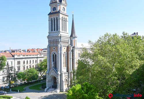 Offices to let in Bakáts Center